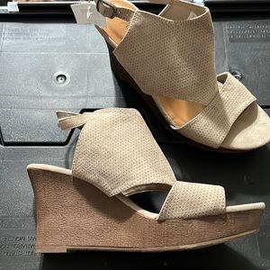 NWT Payless open toe wedges.